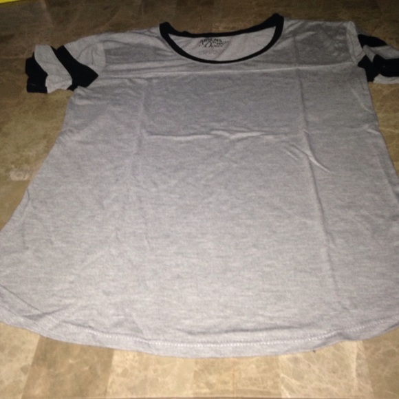 Basic grey shirt - Picture 1 of 2