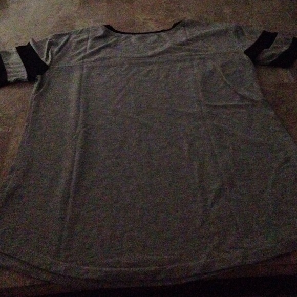 Basic grey shirt - Picture 2 of 2