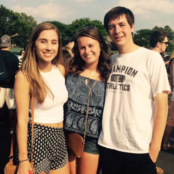 Meet your Posher, Olivia - Picture 1 of 1