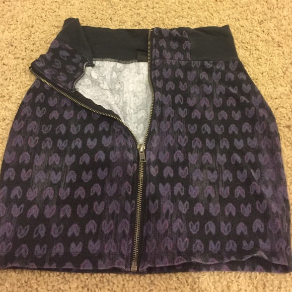 Black and Purple Heart Skirt with Front Zipper - Picture 2 of 2