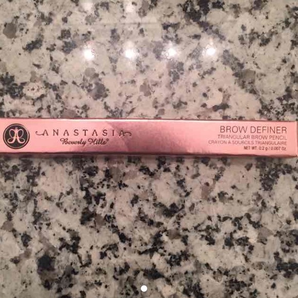 Anastasia brow DEFINER(sold on merc)