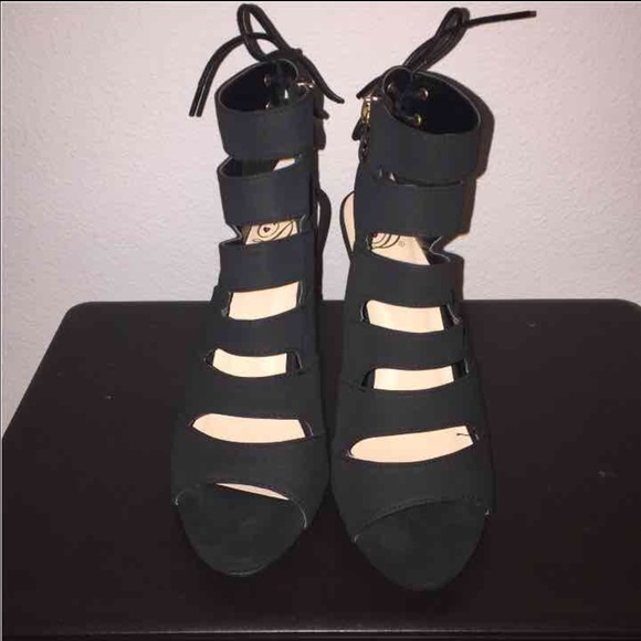 Heels - Picture 3 of 4