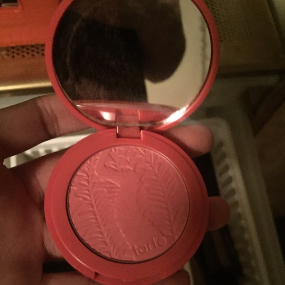 Tarte blush - Picture 1 of 2