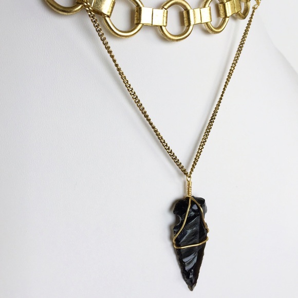 L.George Gold Arrowhead Pendant Necklace. - Picture 3 of 3