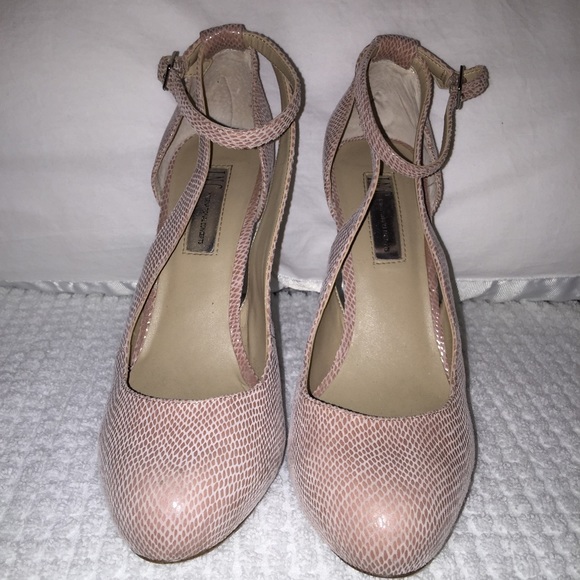 Beautiful snake print pumps! Only worn once