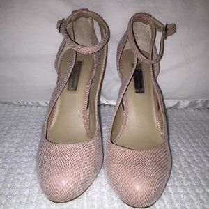 Beautiful snake print pumps! Only worn once
