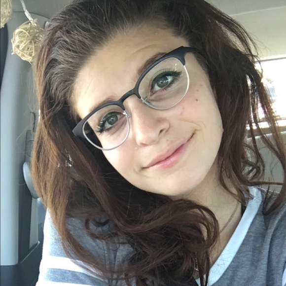 Meet your Posher, Jessica - Picture 2 of 4