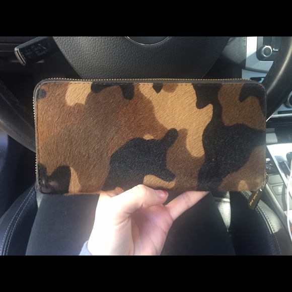 Michael Kors Camo Wallet - Picture 3 of 4