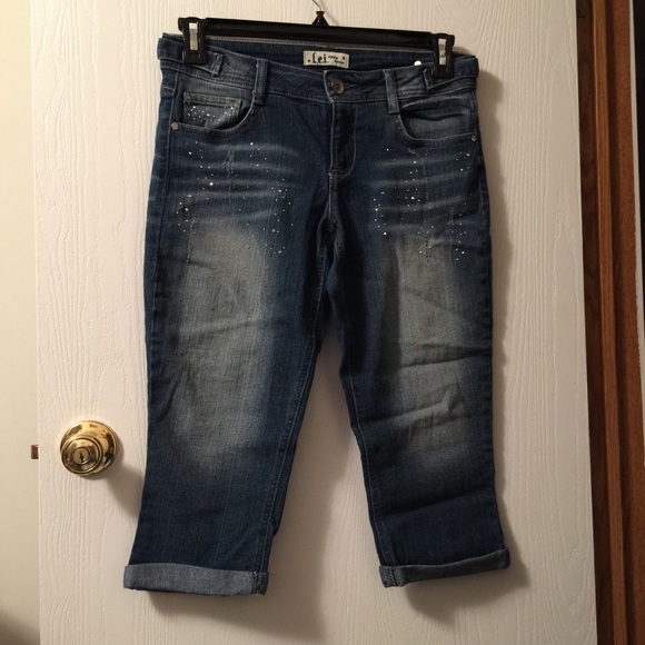 l.e.i. Size 9 blue jean Capris