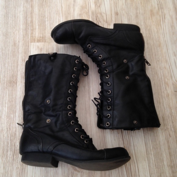 Black combat boots - Picture 1 of 3