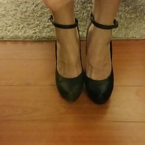 steve madden close toe ankle strap platform