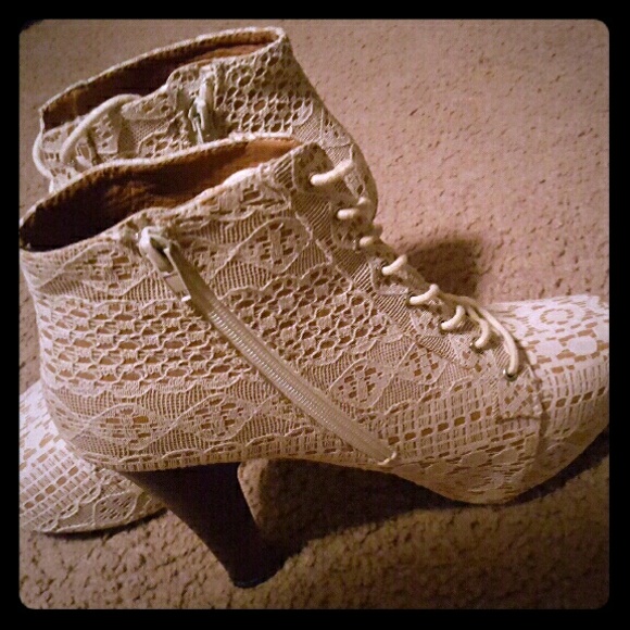Heels - Picture 1 of 1