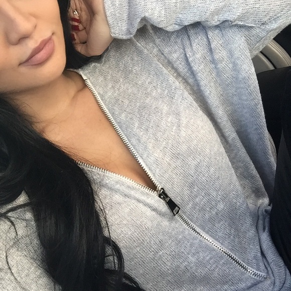 • EXTRA 1 •"Gray Knit Zipper Knit Dolman" - Picture 4 of 4