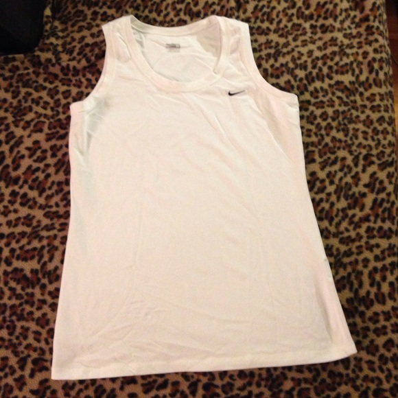 NIKE Sleeveless Sport Top