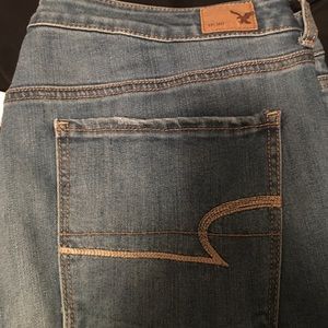 American eagle light wash skinny jeans.