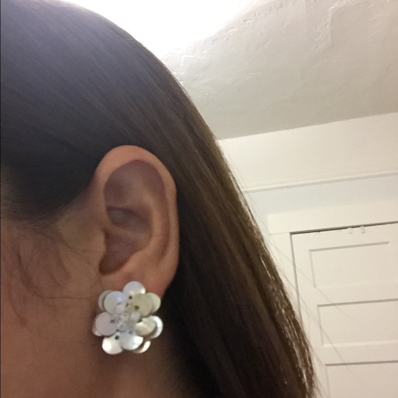 Mother of pearl flower earrings. Sold - Picture 3 of 3