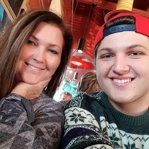 Meet your Posher, Shay