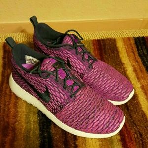 (Sold) New womens NIKE ROSHE FLYKNIT