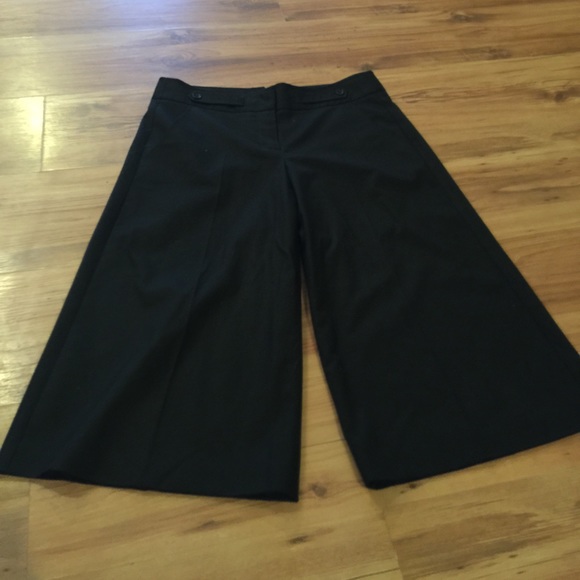 BCBG Maxazria Capri dress pant