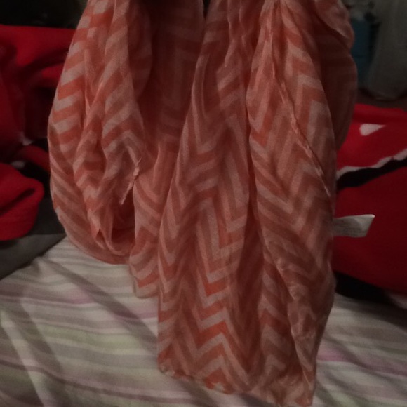 Fashion infinity scarf  with many styles to wear - Picture 2 of 3