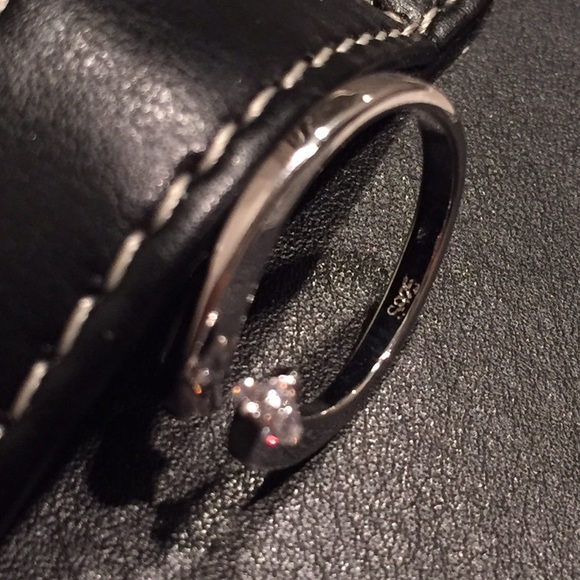 2 CZ Diamonds come with 925 sterling silver ring. - Picture 2 of 2