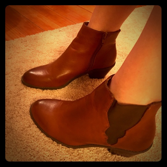 👢💕Redish-brown ankle booties, size 7 1/2