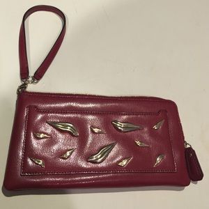 Diane von Furstenberg Bags - DVF wristlet ❤️💋 Diane von Furstenberg Bags - DVF wristlet ❤️💋