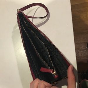 Diane von Furstenberg Bags - DVF wristlet ❤️💋 Diane von Furstenberg Bags - DVF wristlet ❤️💋