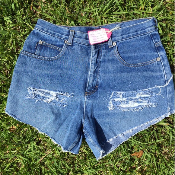 Highwaisted shorts with shreds