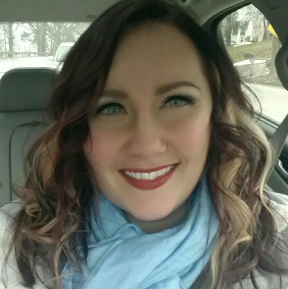 Meet your Posher, Stephanie - Picture 1 of 1