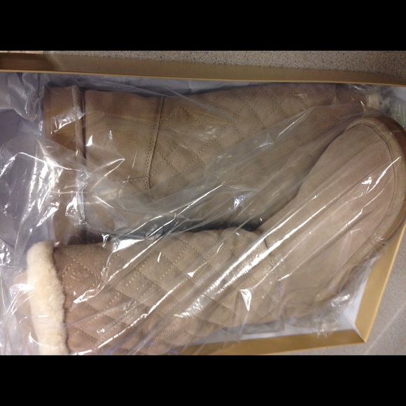 Michael kors sand boots