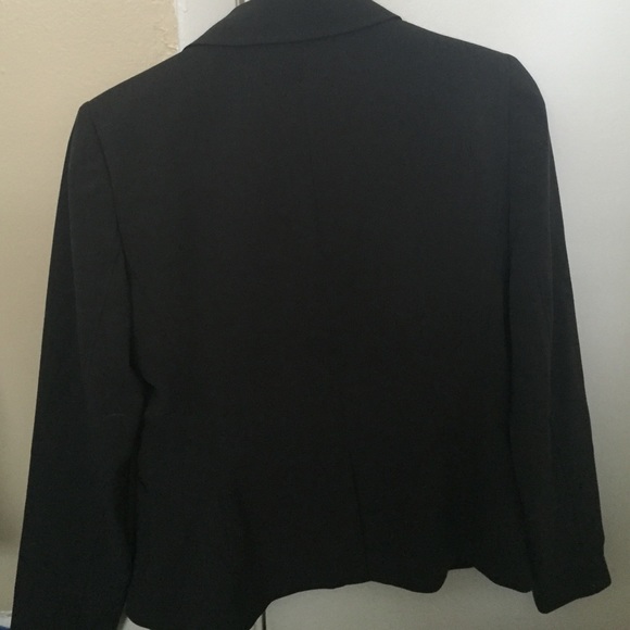 Tahari Blazer - Picture 3 of 4