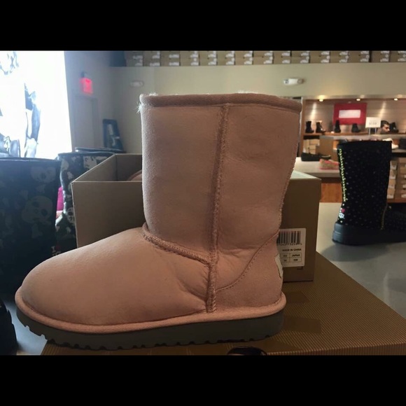 Sz 4 pink uggz - Picture 1 of 1