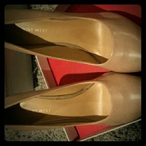 Nine west nude pumps