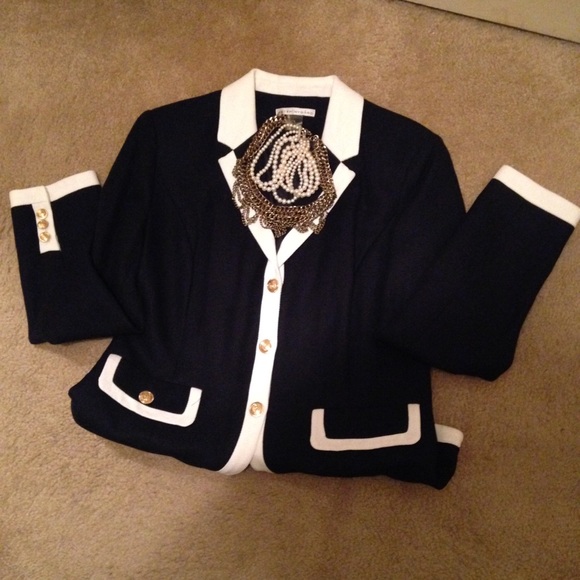 Peter Nygard Navy Blue and White Blazer❤️