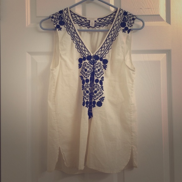 embroidered sleeveless top!