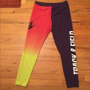 NWOT Nike Workout Legging