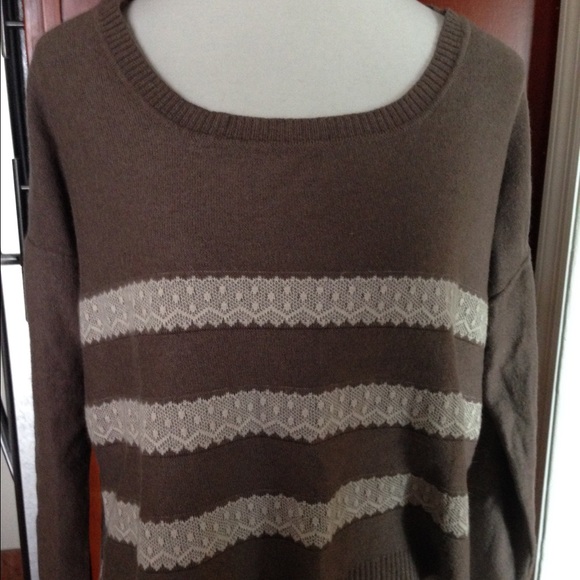 Romeo & Juliet Couture Sweaters - ❄️ High/low Romeo&Juliet Couture BOGO 50% Off