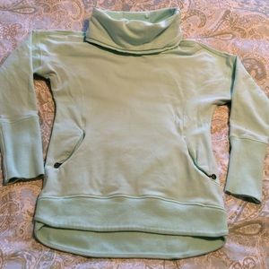 Lululemon rest day pullover size 4