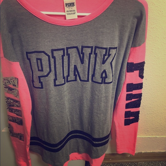 Brand new never worn heavy weight small longsleeve