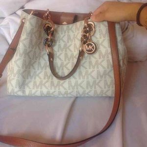 Authentic Michael khors bag in great condition