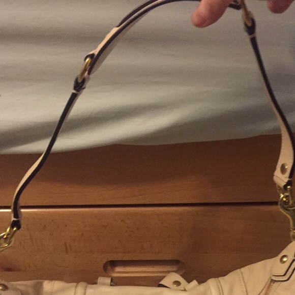 🚫SOLD🚫 Coach Ashley cream handbag satchel - Picture 3 of 4