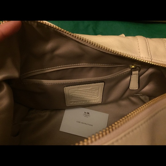 🚫SOLD🚫 Coach Ashley cream handbag satchel - Picture 4 of 4