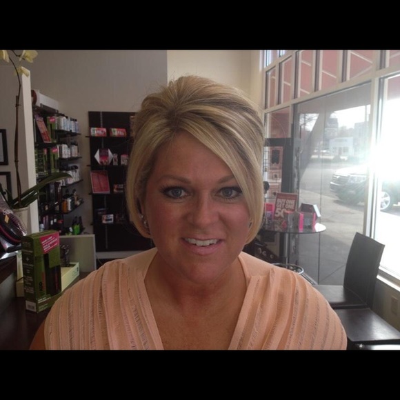 Meet your Posher, Jennifer - Picture 1 of 1