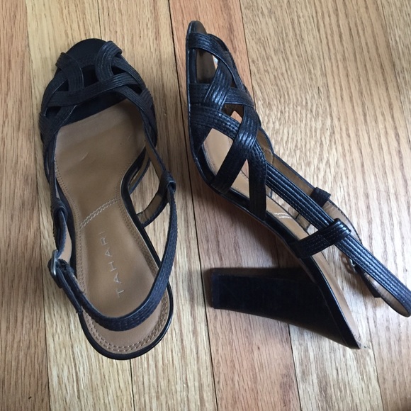 Beautiful Tahari black heels
