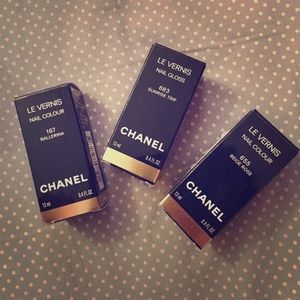 Chanel nail poslish