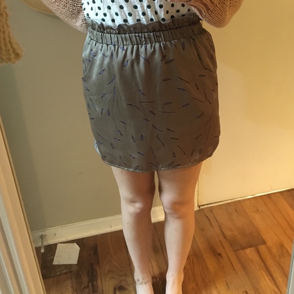 Silky patterned mini skirt
