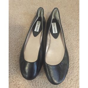 Essential black flats! 😍