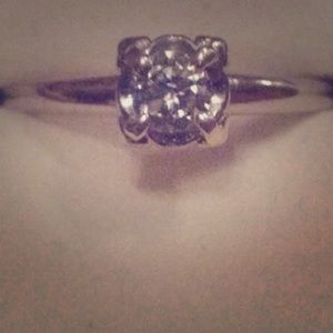 Certified .29 ct diamond ring 14 k white gold