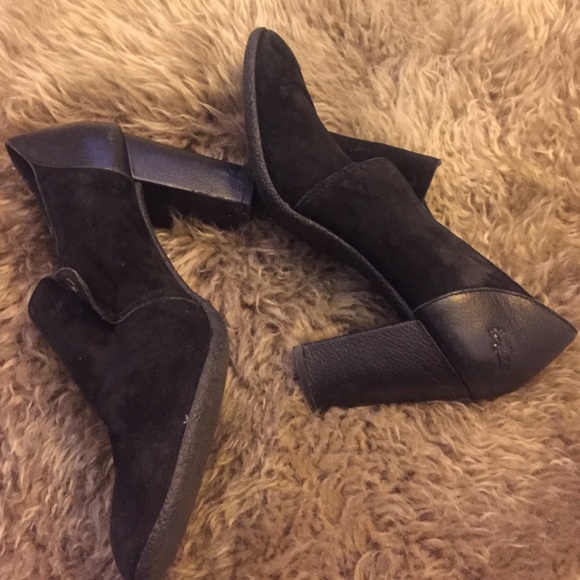 Lacoste - Picture 3 of 4